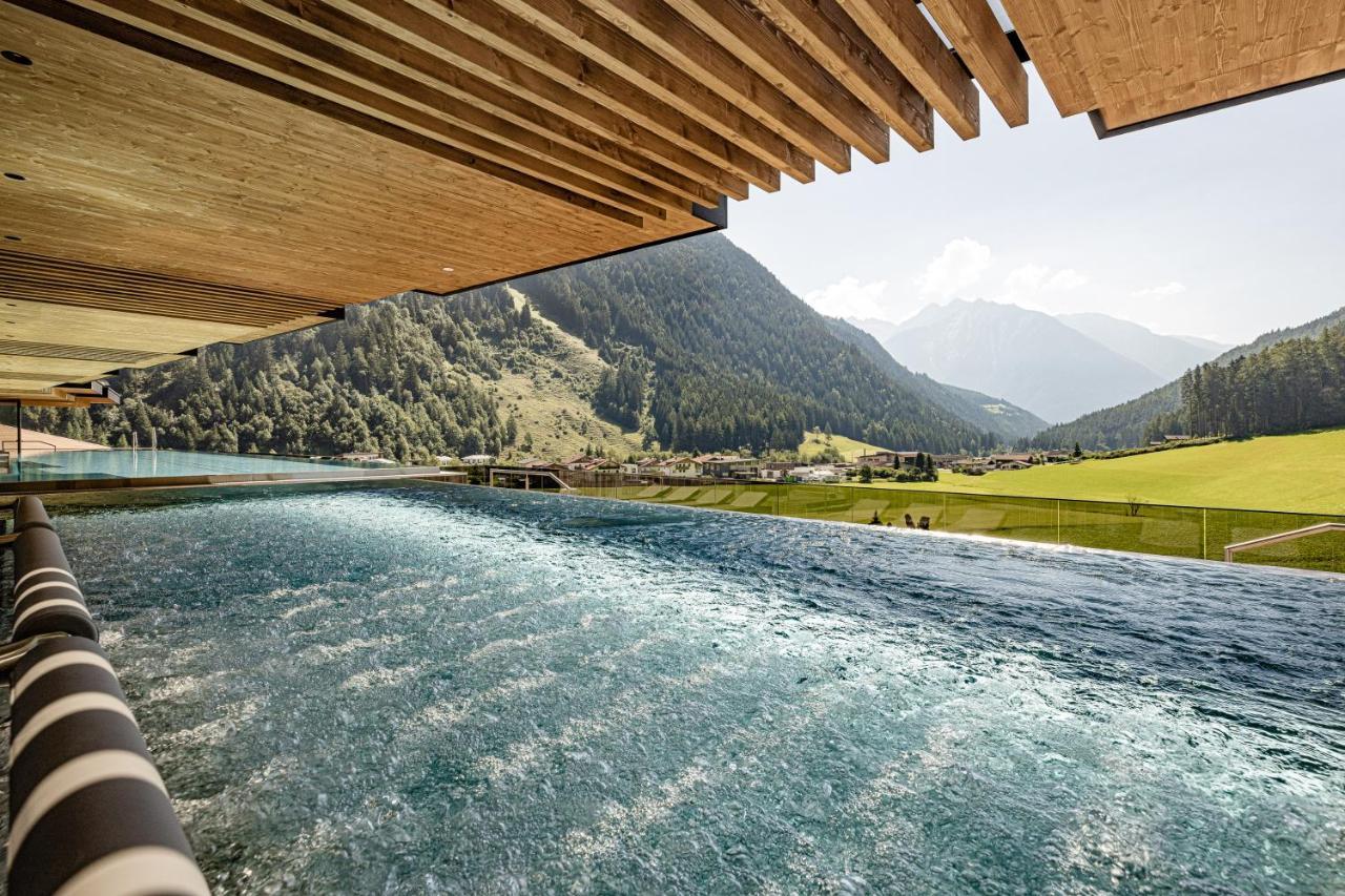 Alpine Luxury Spa Resort Schwarzenstein Лутаго Экстерьер фото